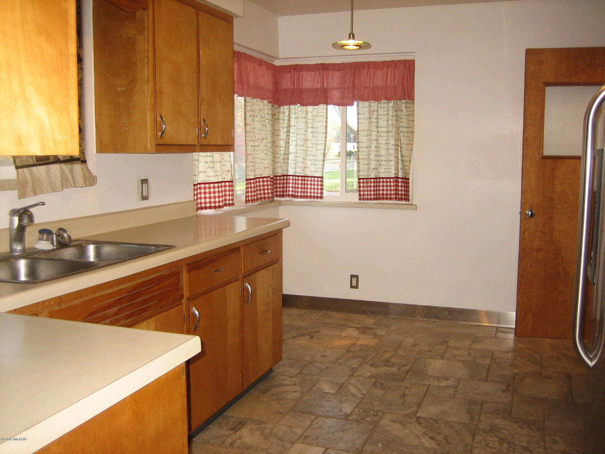 395 Garrison Road Battle Creek, MI 49017 - Photo 3 of 17 kitchen 1