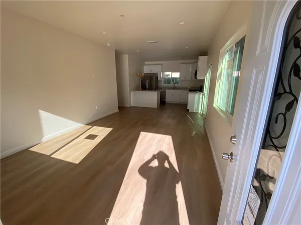 $2,950 | 18543 1/2 Ingomar Street, Reseda, CA 91335