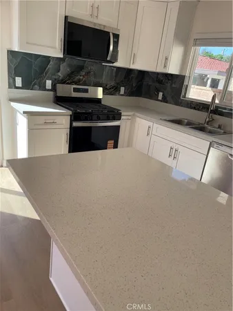 $2,950 | 18543 1/2 Ingomar Street, Reseda, CA 91335