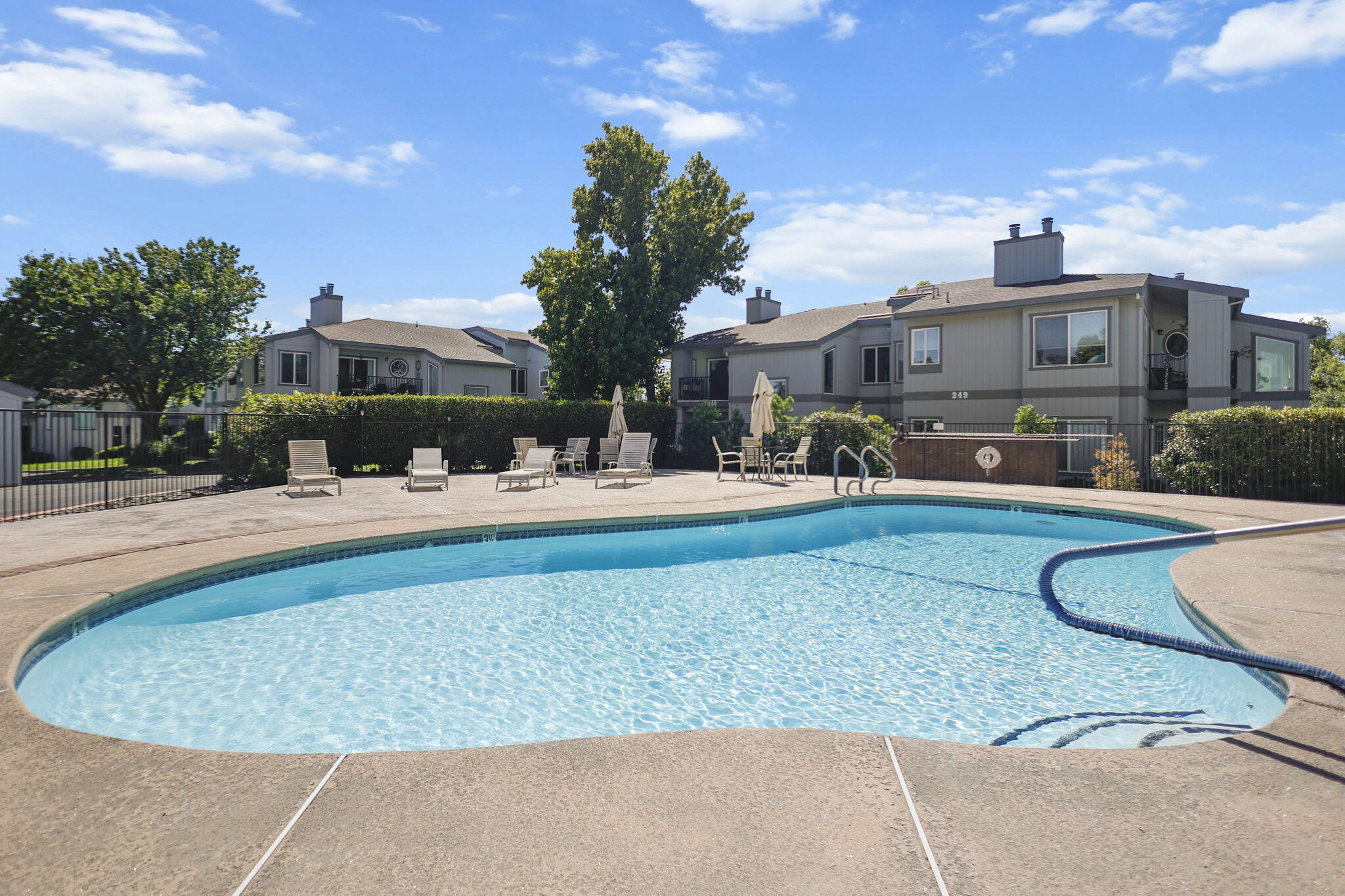 488 Ridgecrest Trail, Unit 131 Redding, CA 96003 - Photo 33 of 52 39-web-or-mls-_K3A9154