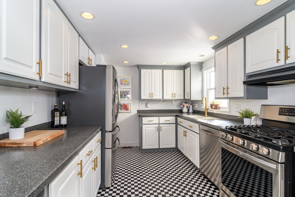 13 Cooper Road Natick, MA 01760 - Photo 4 of 31