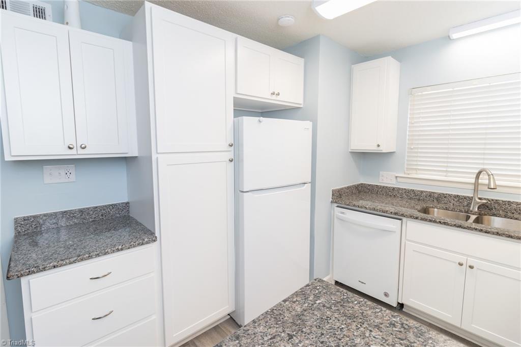 2233 Shadow Valley Road, Unit A High Point, NC 27265 - Photo 4 of 27