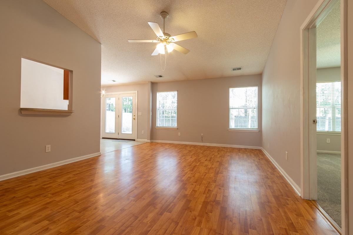 327 Dunning Road Summerville, SC 29486 - Photo 4 of 27 IMG_5674