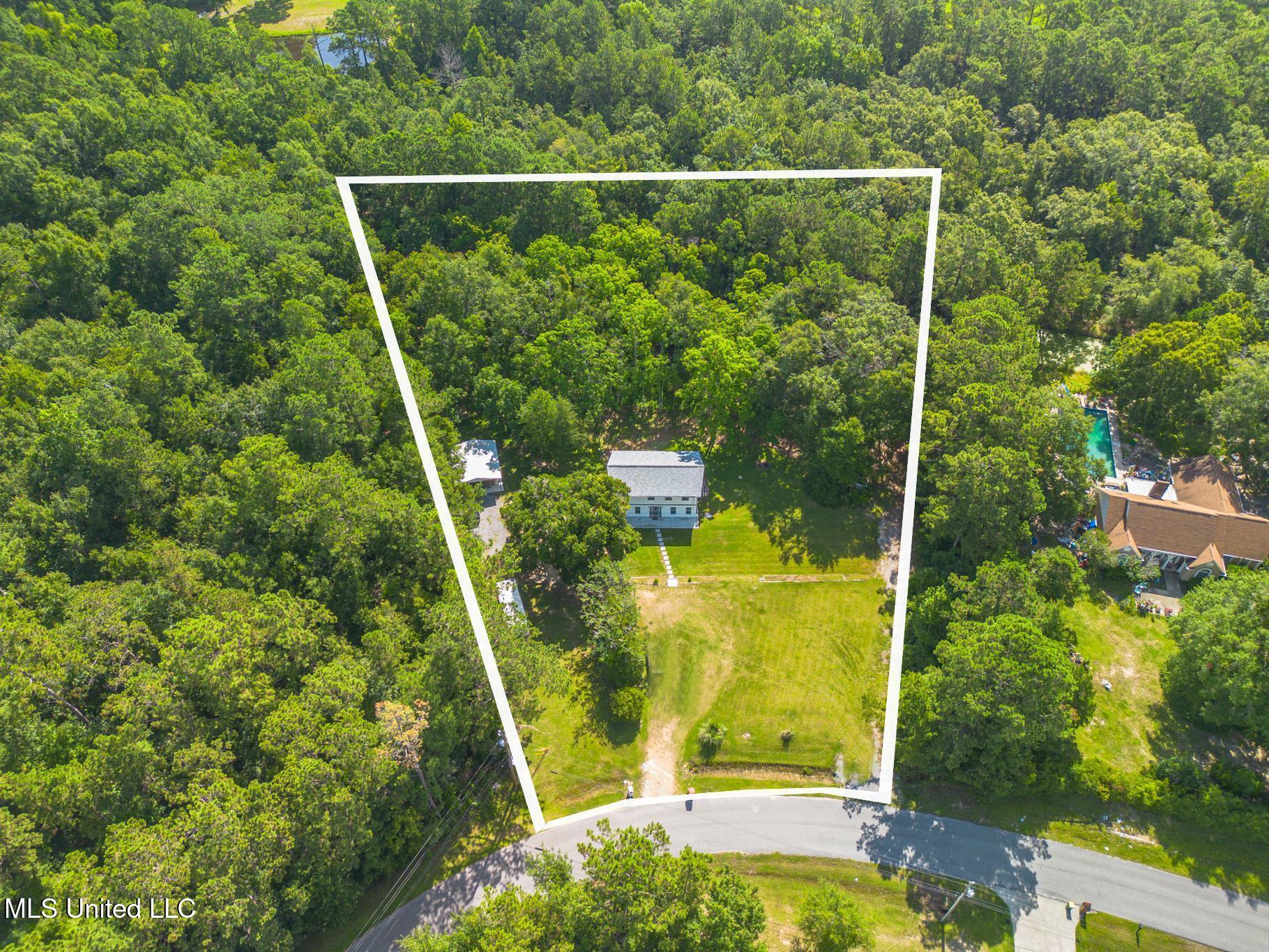 12778 Tiffany Lane Biloxi, MS 39532 - Photo 3 of 40 10-5z