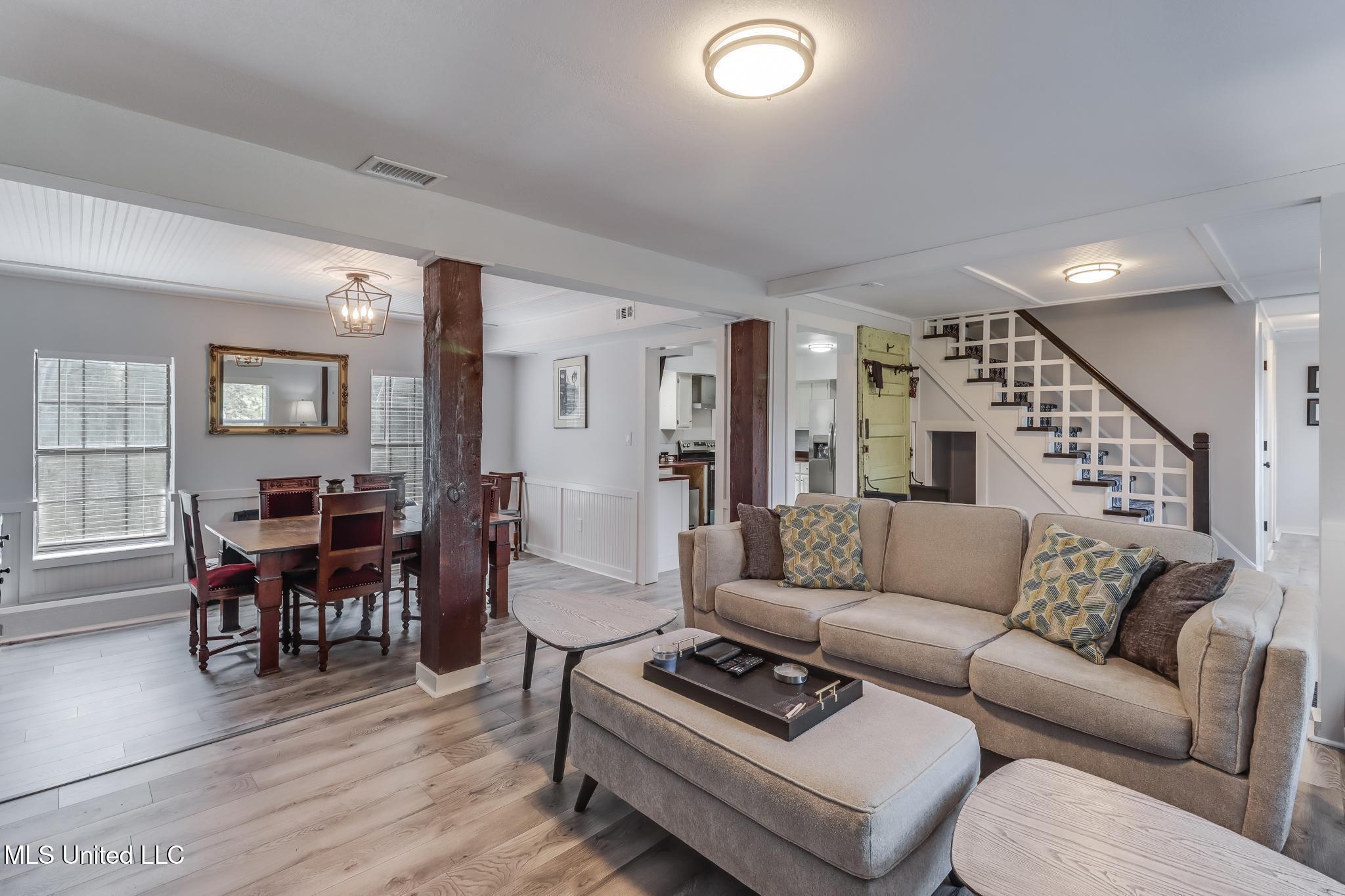 12778 Tiffany Lane Biloxi, MS 39532 - Photo 9 of 40 IMG_1375