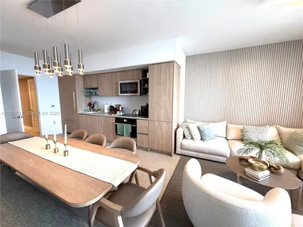 $1,700,000 | 159 Northeast 6th Street, Unit 4016, Miami, FL 33132