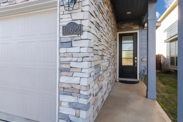 $2,400 | 10622 Cabot Trail, Iowa Colony, TX 77583