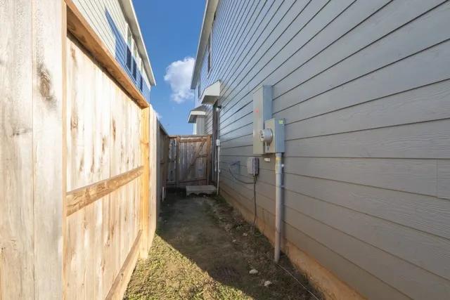 $2,400 | 10622 Cabot Trail, Iowa Colony, TX 77583