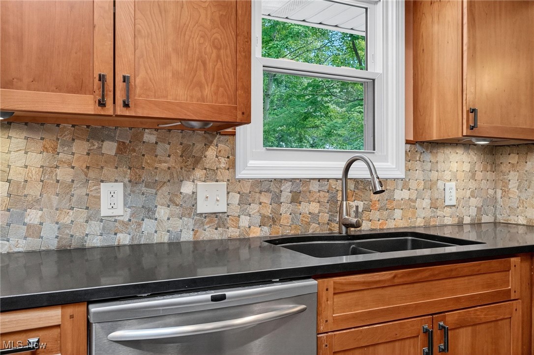 37436 Hunters Ridge Solon, OH 44139 - Photo 11 of 48 Gallery Image 11