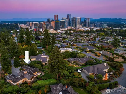 $4,950,000 | 9501 Northeast 13th Street, Clyde Hill, WA 98004