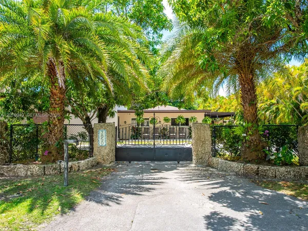 $3,475,000 | 7650 Southwest 128th Street, Pinecrest, FL 33156