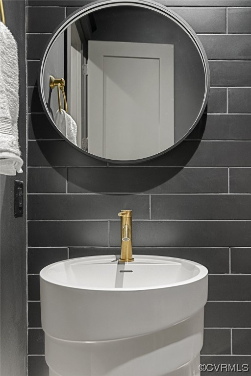 8576 Barrique Road New Kent, VA 23124 - Photo 22 of 50 a view of water heater with bathtub