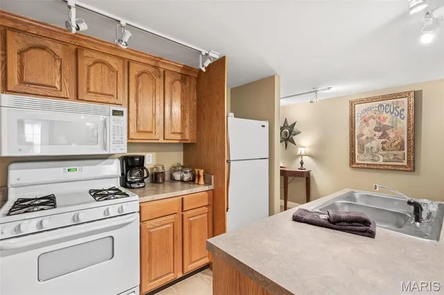 $1,100,000 | 813 South 4th Street, Clarksville, MO 63336