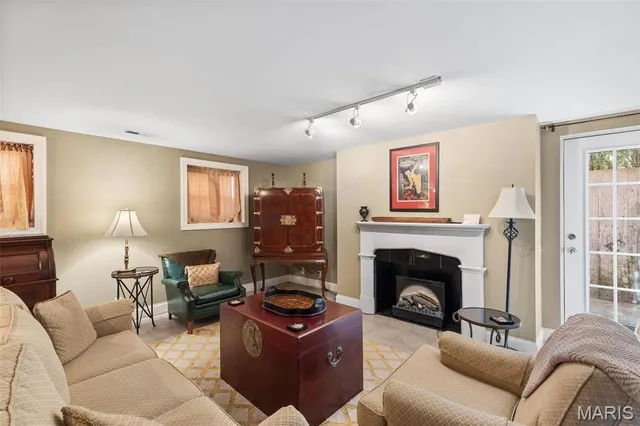 $1,100,000 | 813 South 4th Street, Clarksville, MO 63336