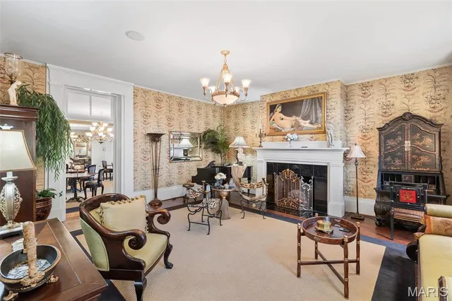 $1,100,000 | 813 South 4th Street, Clarksville, MO 63336