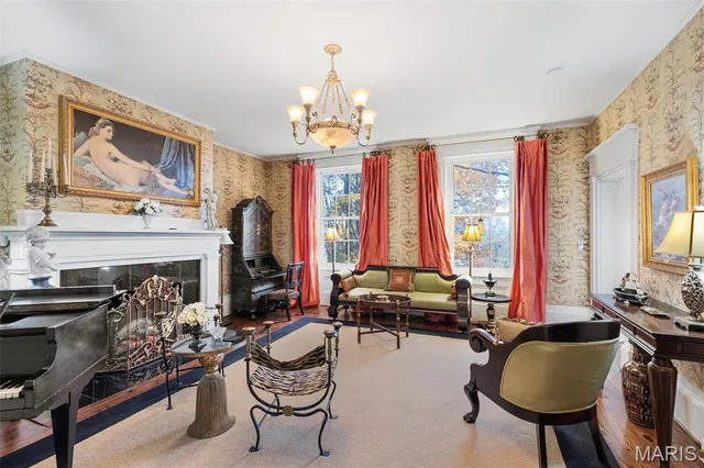 $1,100,000 | 813 South 4th Street, Clarksville, MO 63336