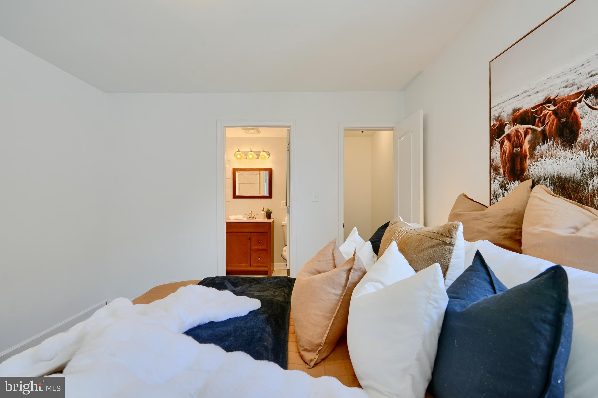 294 Stillwater Road Baltimore, MD 21221 - Photo 17 of 40 a bedroom with a bed and a couch