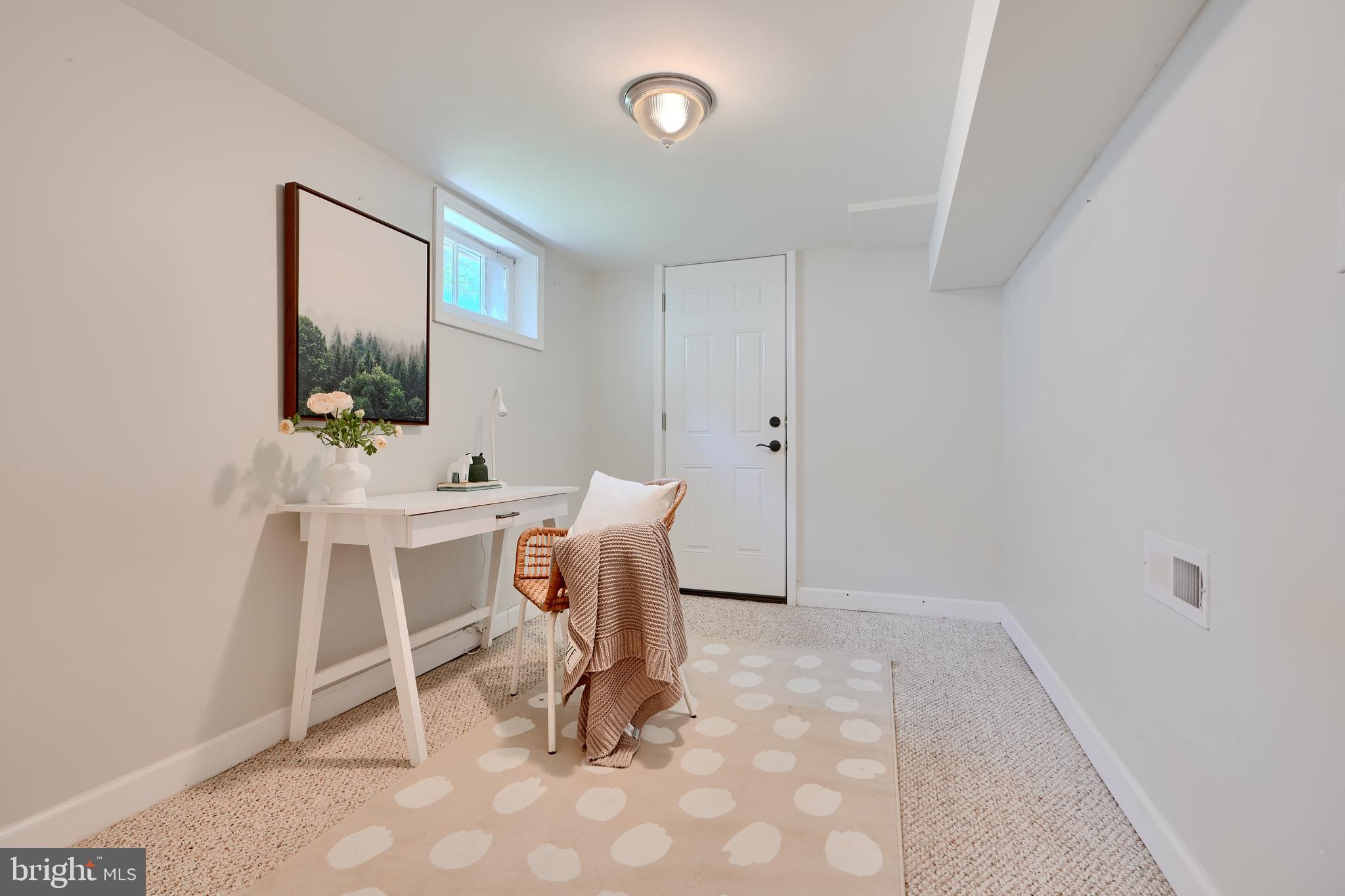 294 Stillwater Road Baltimore, MD 21221 - Photo 33 of 40 a workspace room with furniture and a window