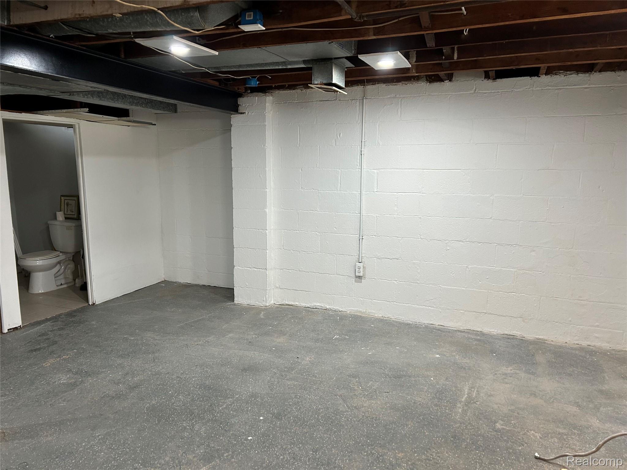 7546 Sterling Street Center Line, MI 48015 - Photo 26 of 29 IMG_6700 2.jpeg