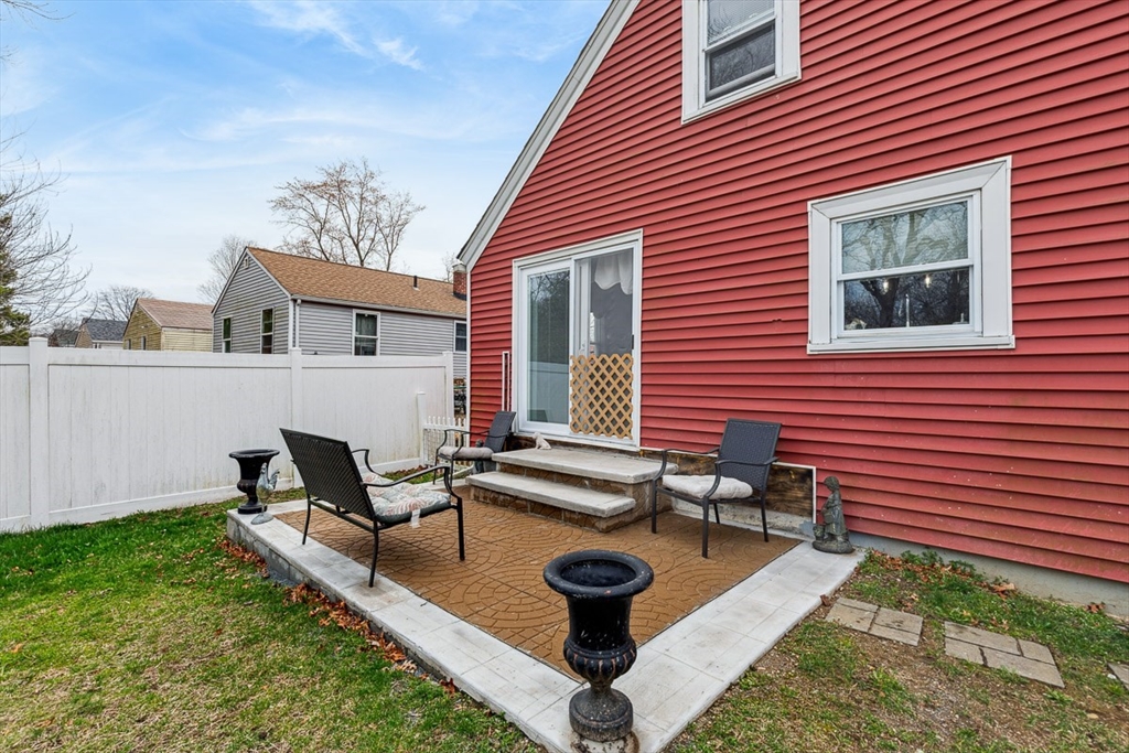 75 Border Avenue Seekonk, MA 02771 - Photo 35 of 41