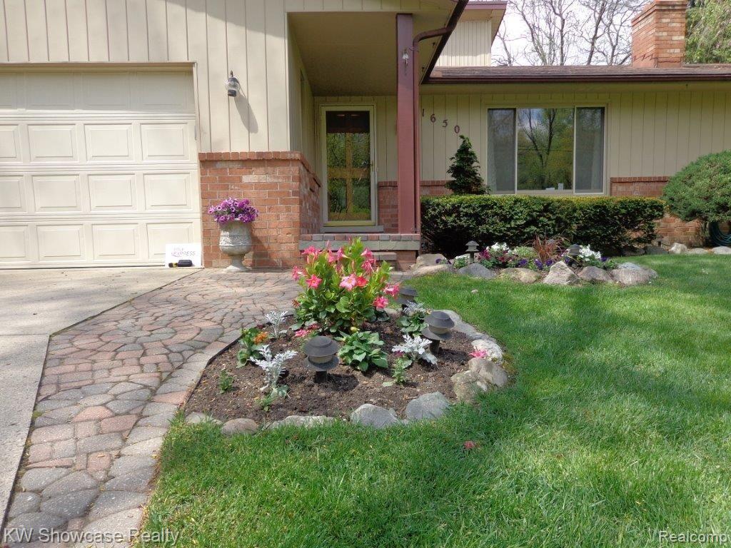 1650 Gravel Ridge Drive Rochester Hills, MI 48307 - Photo 8 of 93
