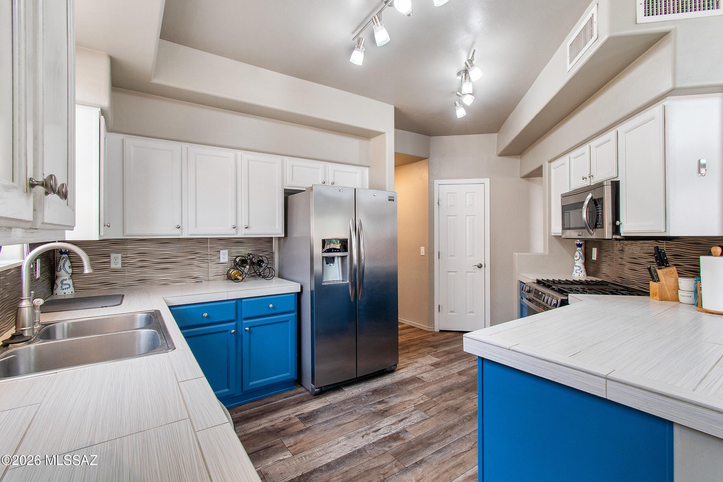 9133 East Dawn Post Road Tucson, AZ 85749 - Photo 15 of 50 Kitchen