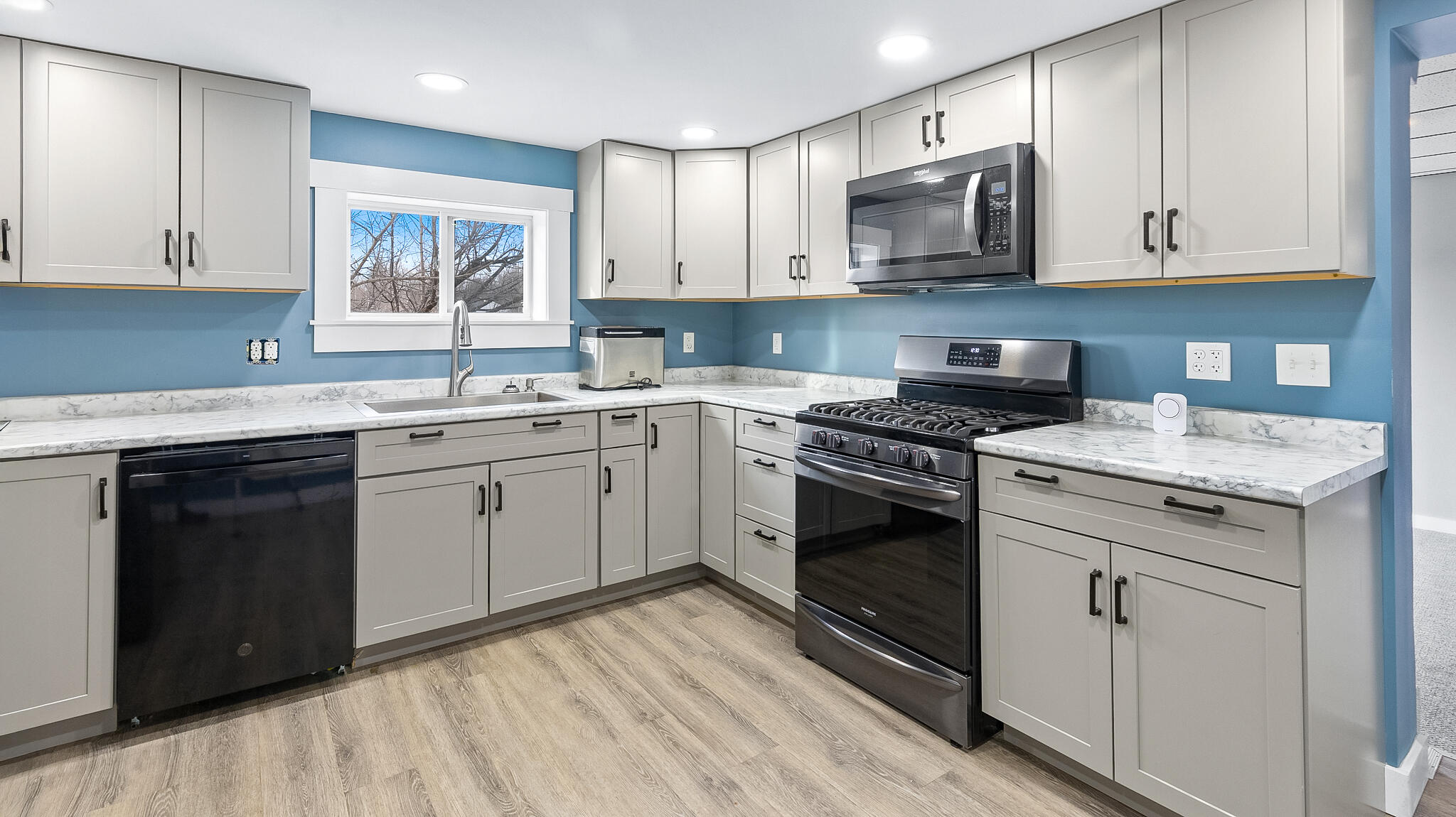 61 Elm Street Newport, ME 04953 - Photo 4 of 70 _MG_3309