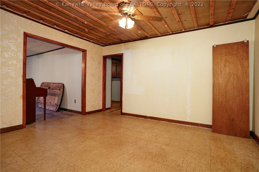 734 Hunter Road Charleston, WV 25311 - Photo 4 of 24 Farm house Dining Room