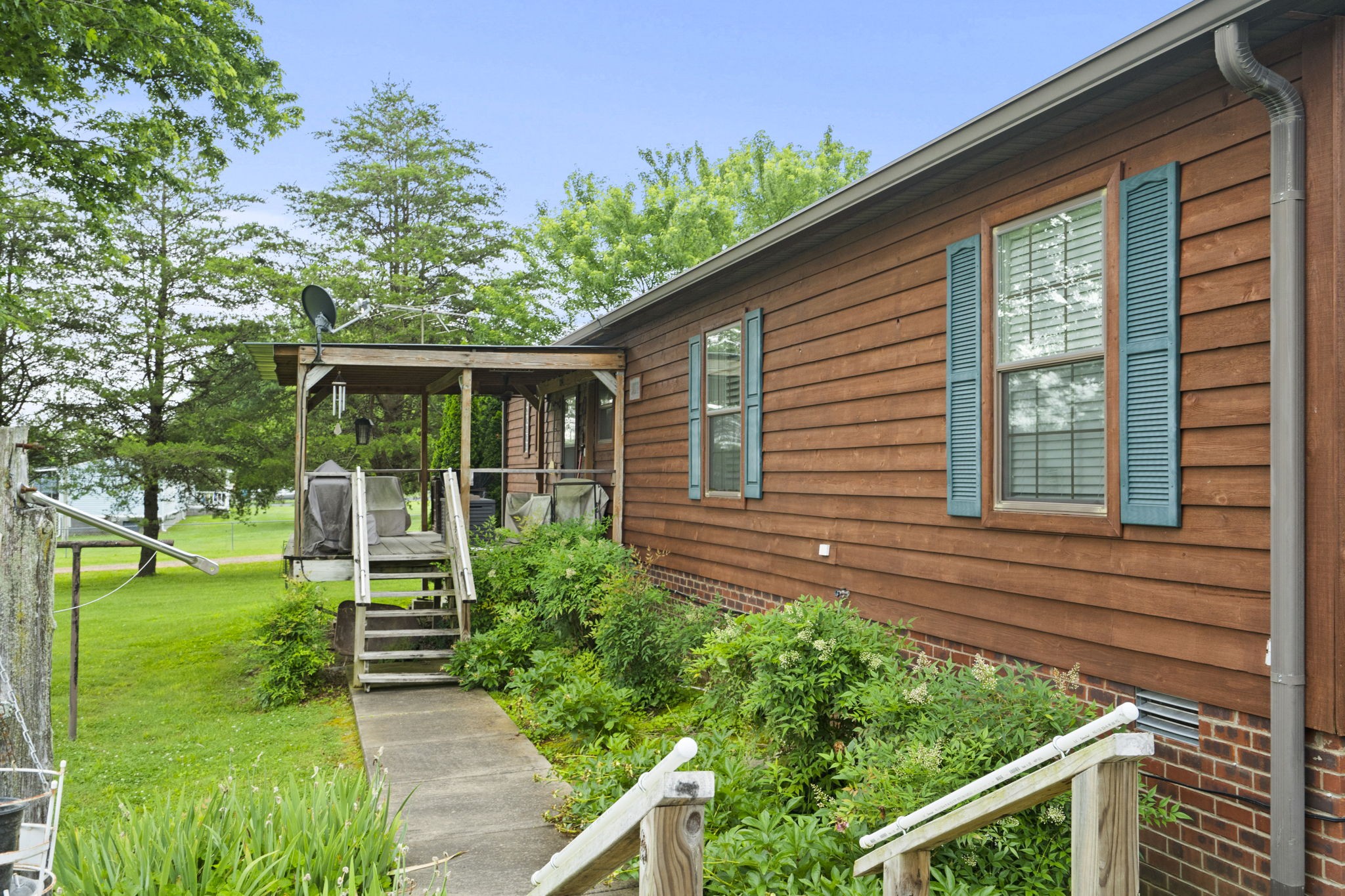 4420 William Woodard Road Springfield, TN 37172 - Photo 5 of 31 a view of a house with backyard and a garden