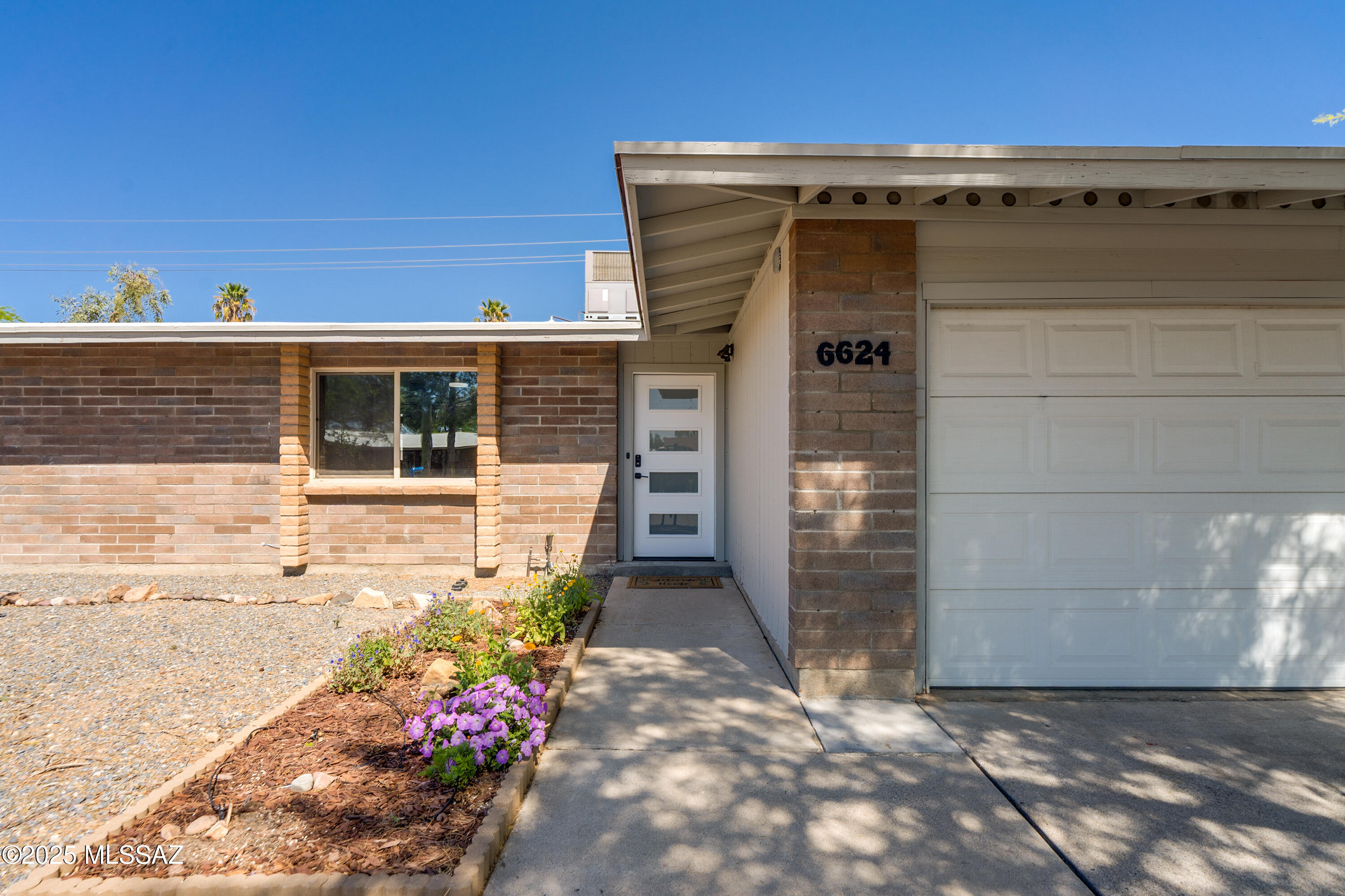 6624 North Galaxy Road Tucson, AZ 85741 - Photo 2 of 26 Gallery Image 2