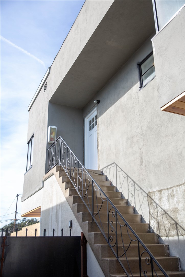 5908 Atlantic Avenue, Unit D Long Beach, CA 90805 - Photo 36 of 36 a view of entryway and hall