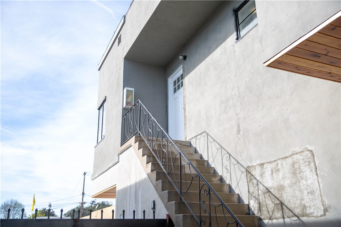 5908 Atlantic Avenue, Unit D Long Beach, CA 90805 - Photo 5 of 36 a view of entryway