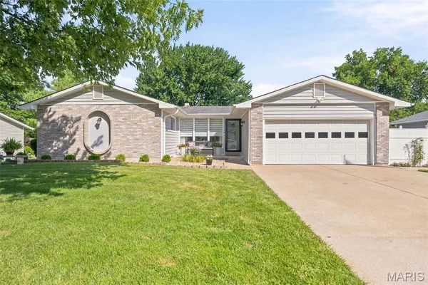 $400,000 | 75 Park Charles Boulevard North, St. Peters, MO 63376