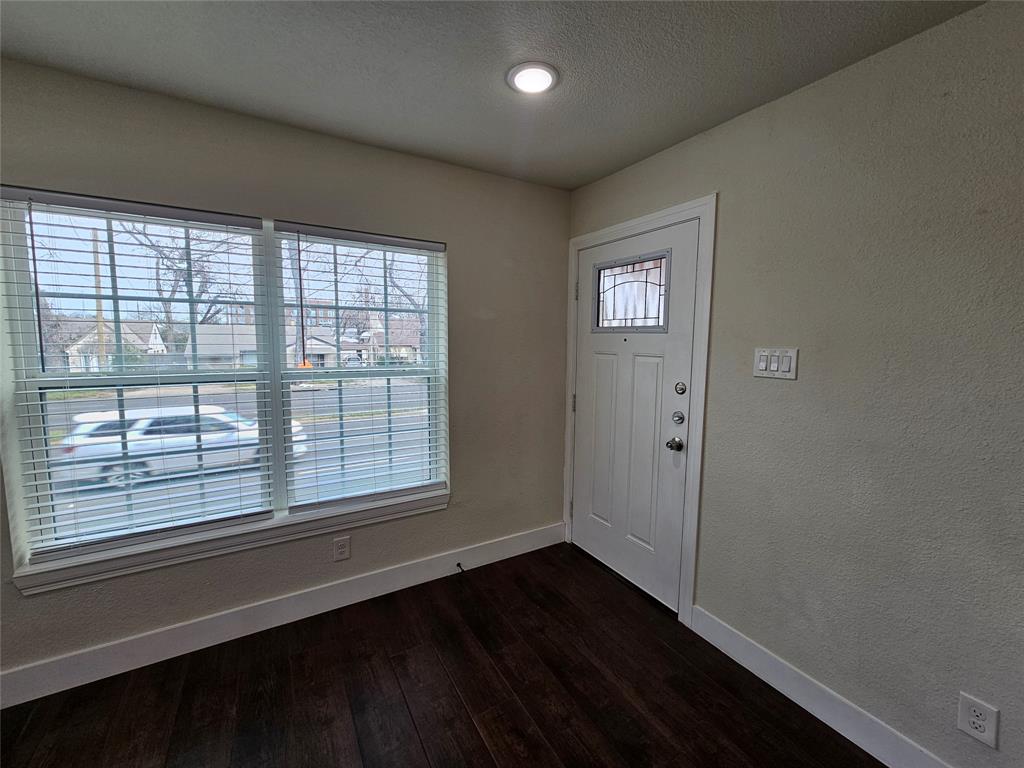 211 North Hampton Road Dallas, TX 75208 - Photo 2 of 22 Entryway featuring wood-finish flooring, a white paneled door with decorative glass, and recessed ceiling lighting