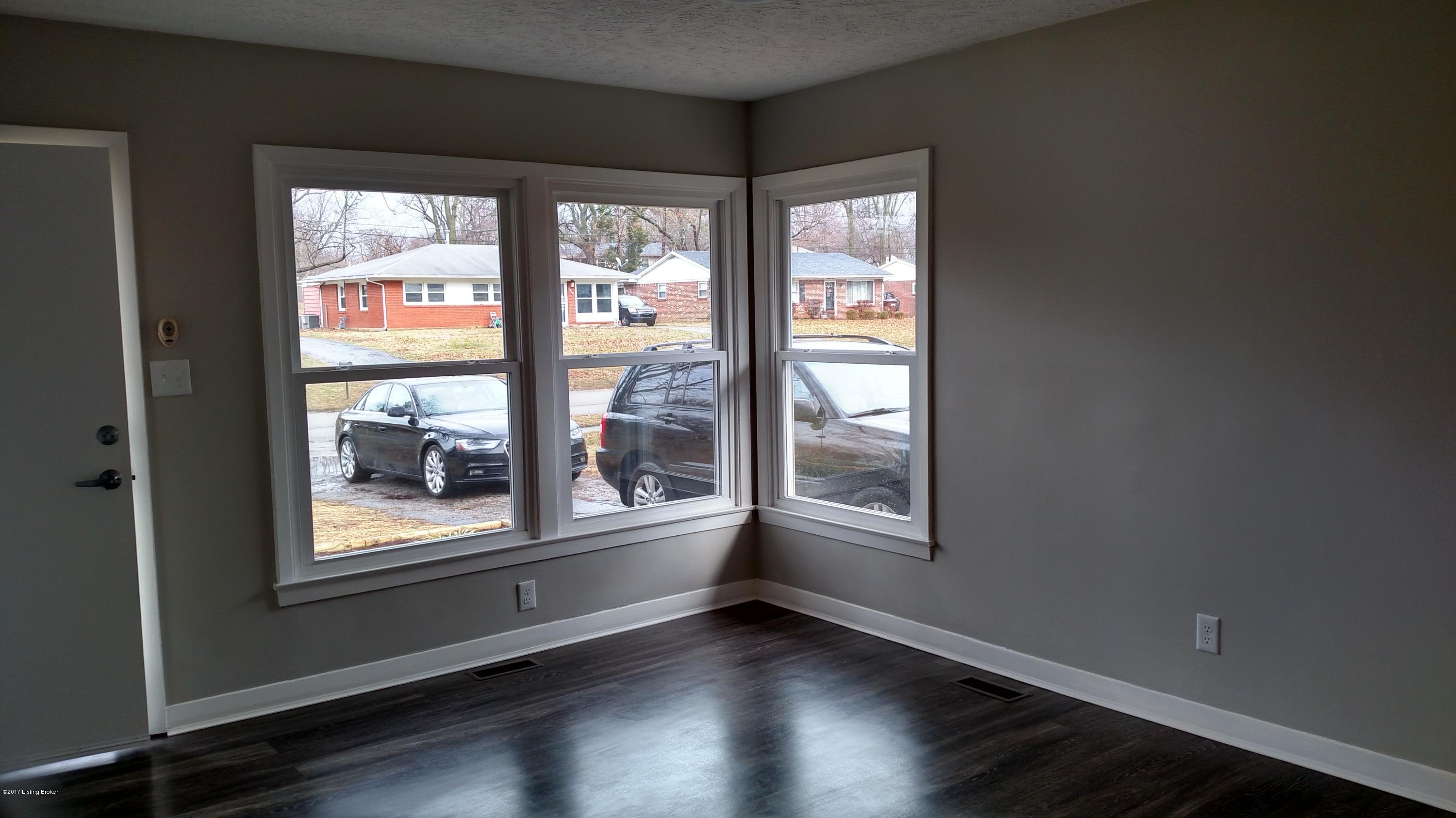 1814 Millgate Road Louisville, KY 40223 - Photo 3 of 14 Living Room
