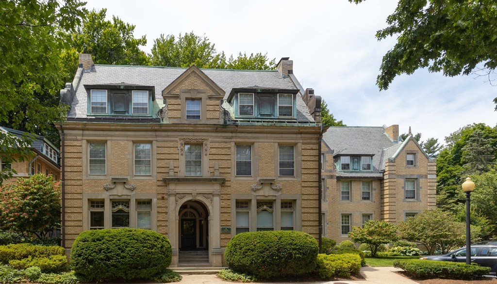 65 Glen Road, Unit H4 Brookline, MA 02445 - Photo 2 of 21 Gallery Image 2