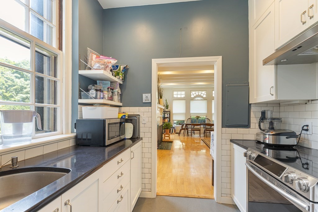 65 Glen Road, Unit H4 Brookline, MA 02445 - Photo 5 of 21 Gallery Image 5