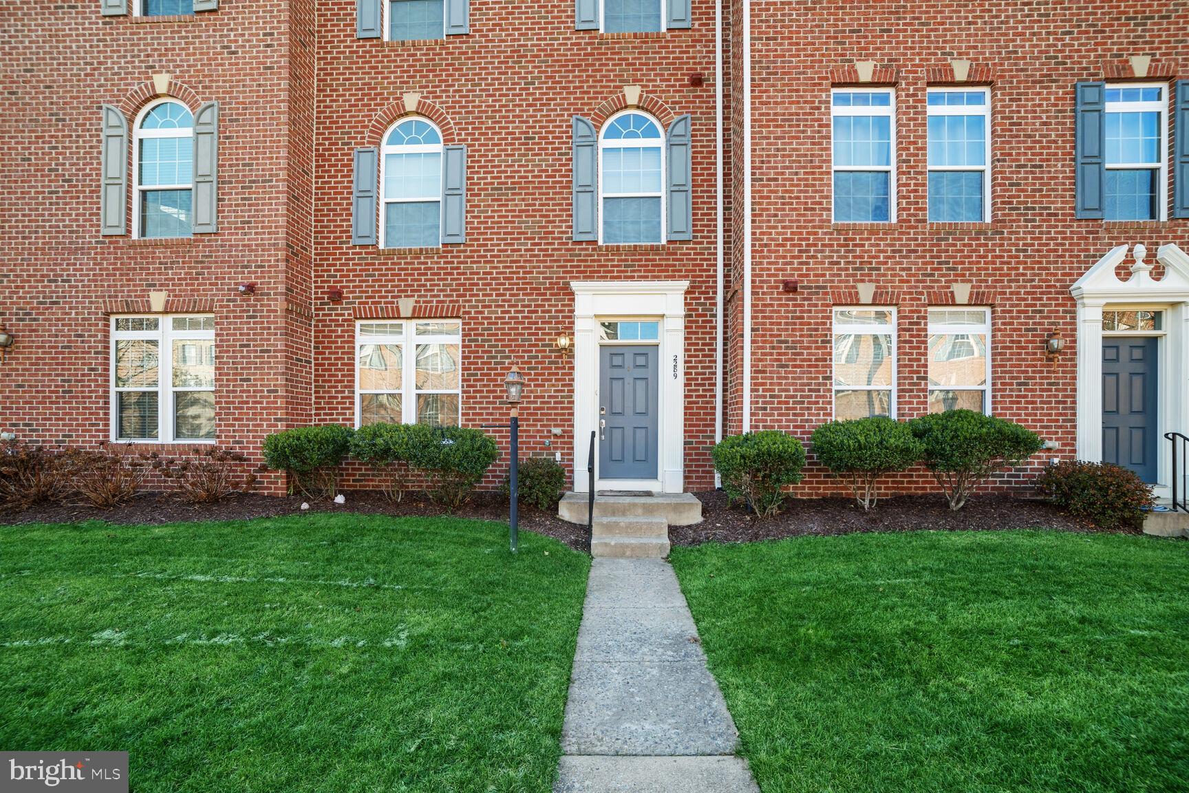2289 Merseyside Dr, Woodbridge 3 Level Townhome