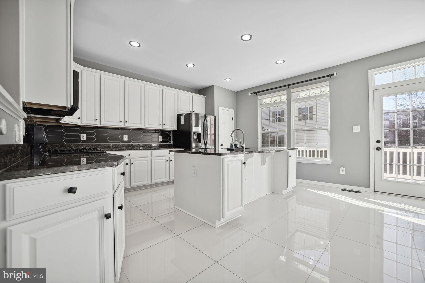 2289 Merseyside Drive Woodbridge, VA 22191 - Photo 12 of 31 Kitchen