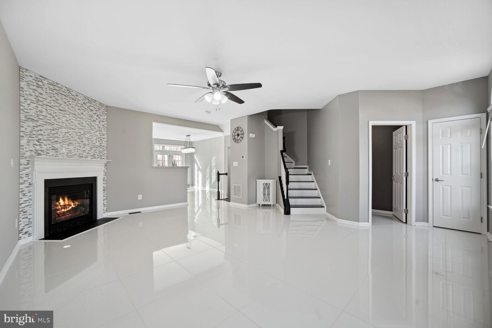 2289 Merseyside Drive Woodbridge, VA 22191 - Photo 15 of 31 Living Room