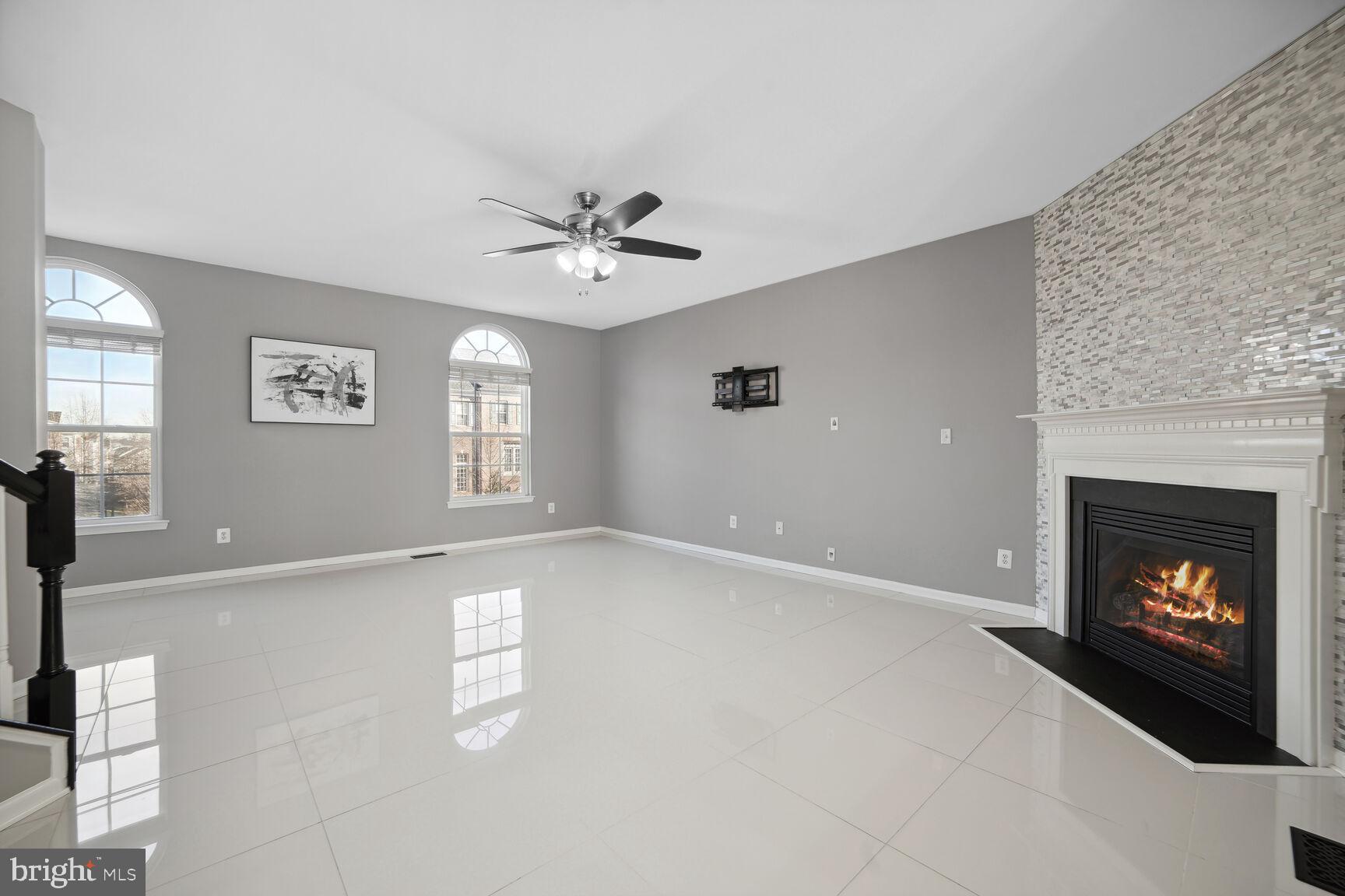 2289 Merseyside Drive Woodbridge, VA 22191 - Photo 16 of 31 Living Room, Gas Fireplace