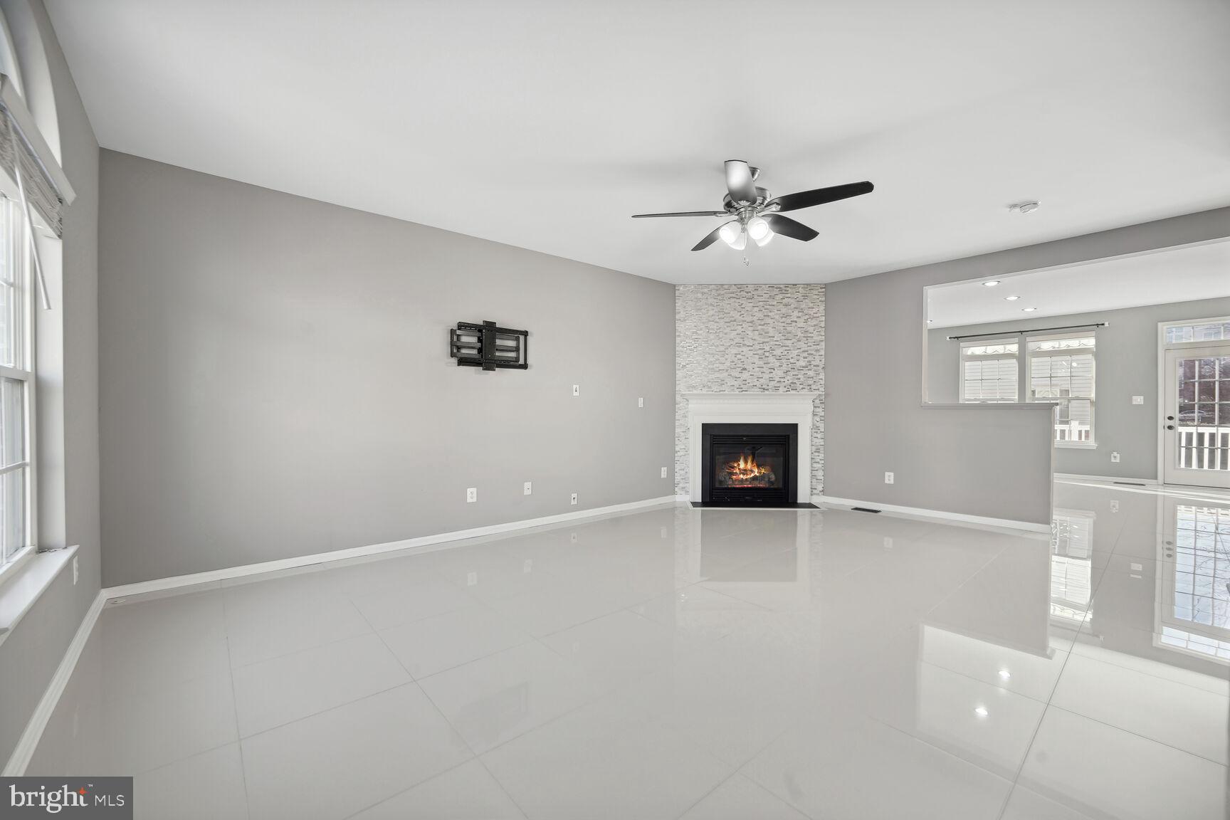 2289 Merseyside Drive Woodbridge, VA 22191 - Photo 17 of 31 Living Room