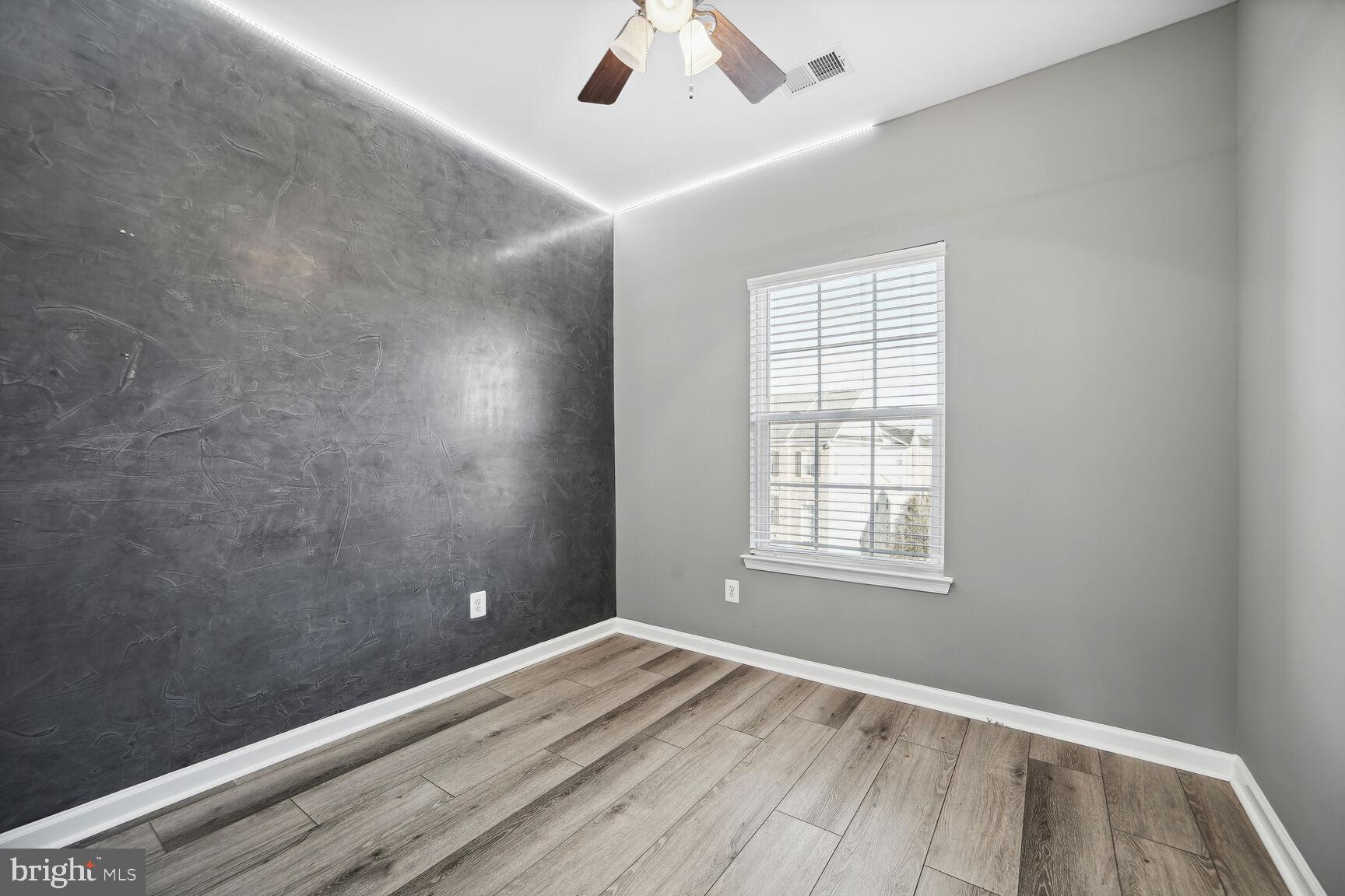 2289 Merseyside Drive Woodbridge, VA 22191 - Photo 23 of 31 2nd Bedroom