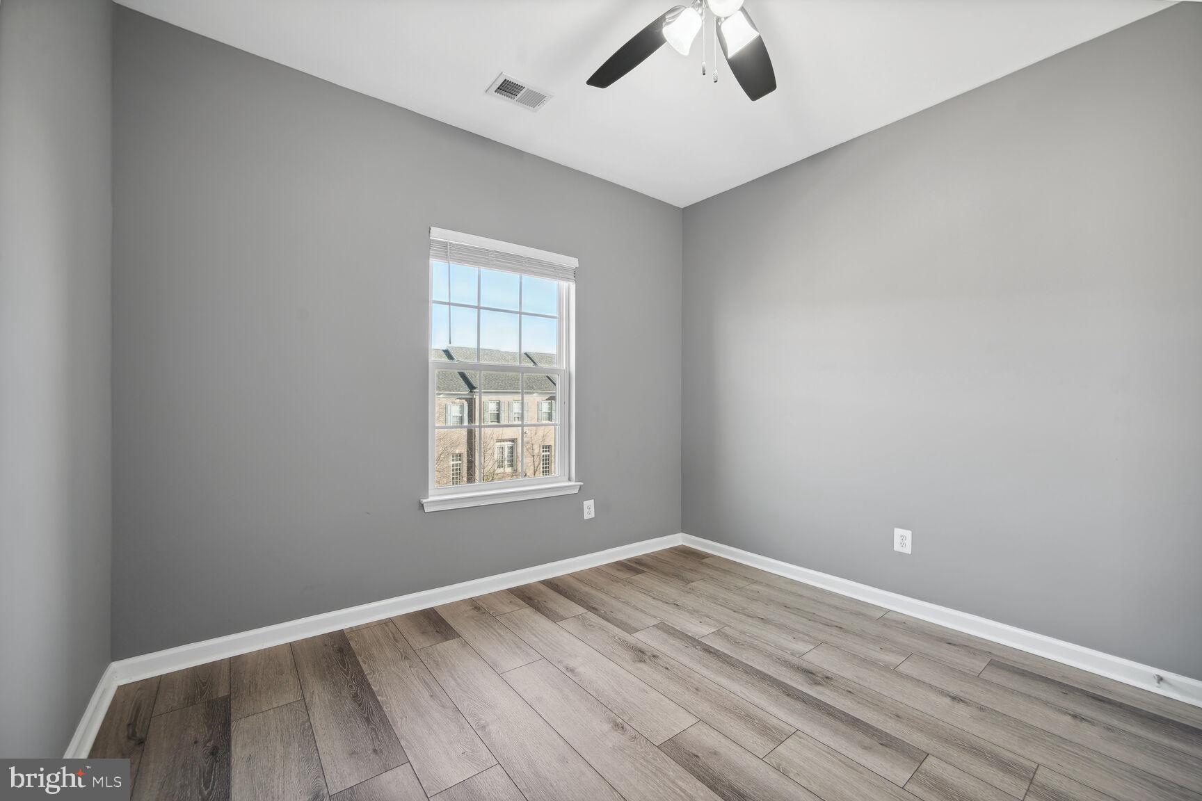 2289 Merseyside Drive Woodbridge, VA 22191 - Photo 24 of 31 3rd Bedroom