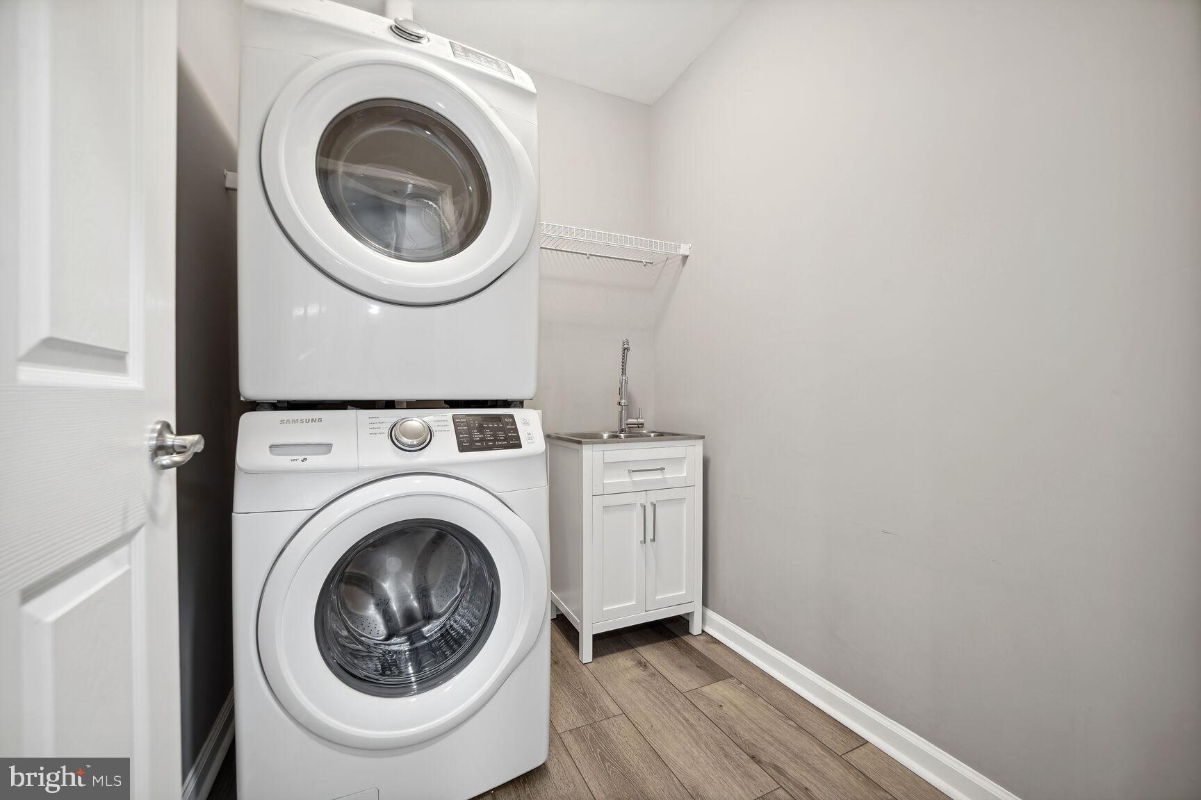 2289 Merseyside Drive Woodbridge, VA 22191 - Photo 7 of 31 1st Level Laundry Room