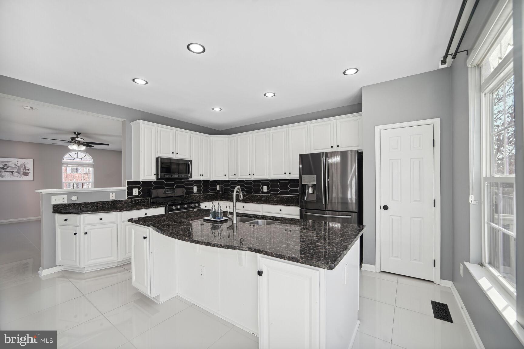 2289 Merseyside Drive Woodbridge, VA 22191 - Photo 9 of 31 Kitchen