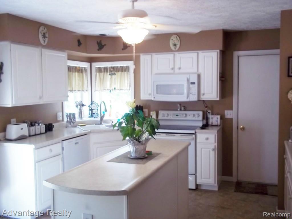 5115 Springborn Road East China, MI 48054 - Photo 3 of 43 100_2942.jpg