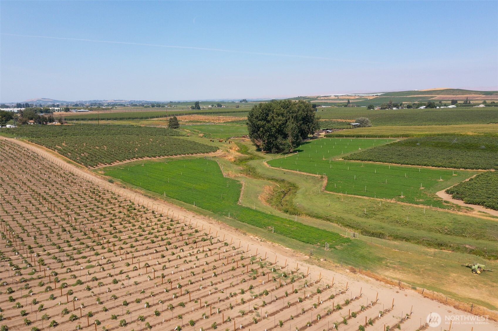 0 Olmstead Road Grandview, WA 98930 - Photo 21 of 31 a view of a lake with a city