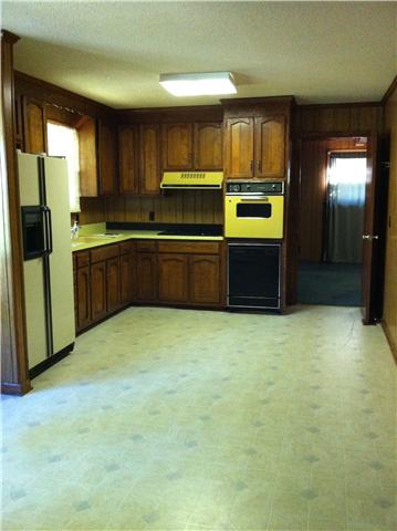 2900 Bluebird Drive Springfield, TN 37172 - Photo 7 of 10 Spacious kitchen - could use a little updating
