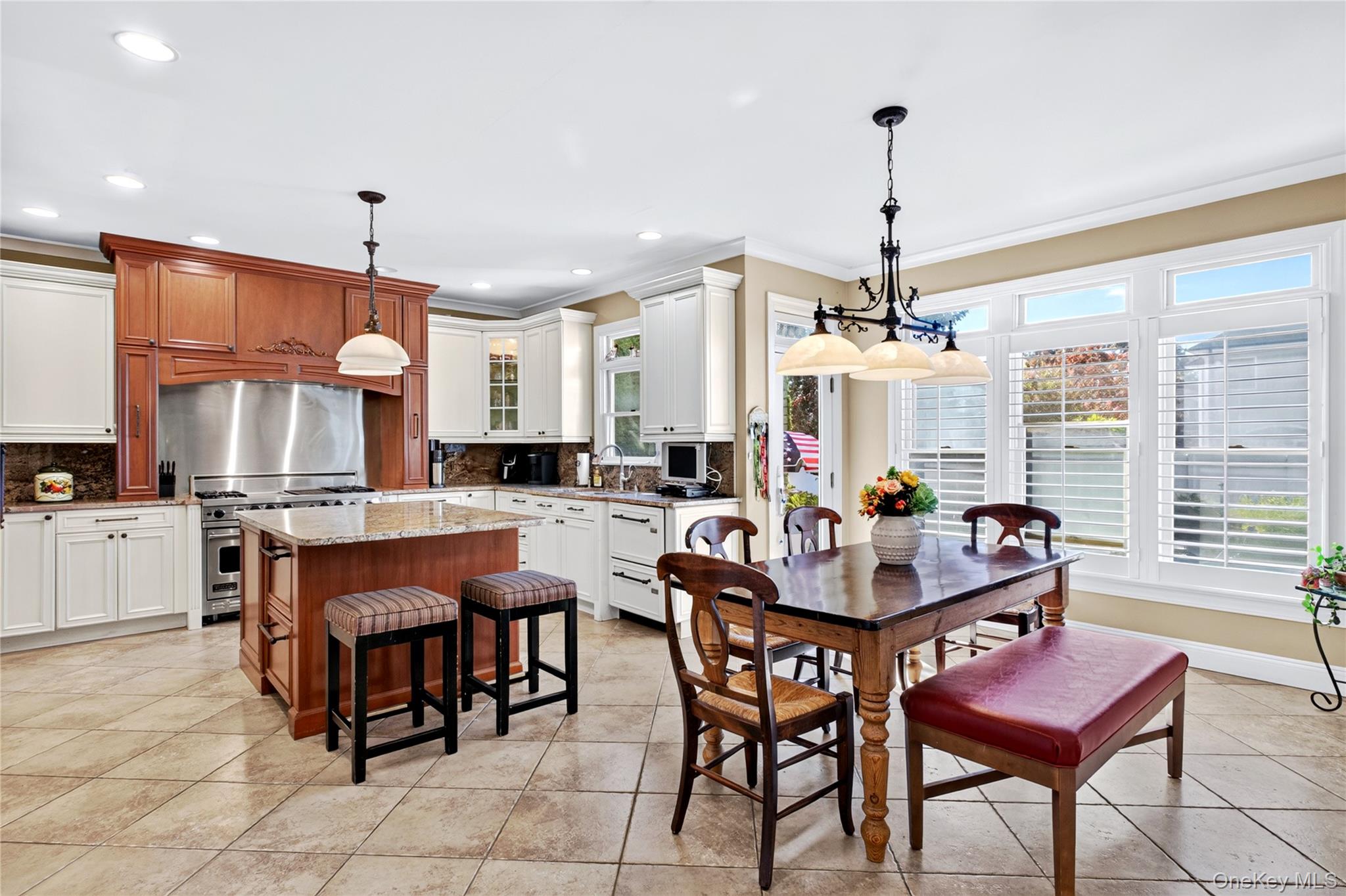 3414 Manchester Road Wantagh, NY 11793 - Photo 10 of 29 Gallery Image 10